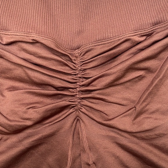 Doyoueven Scrunch Seamless Shorts - Chocolate Brown - M - Picture 6 of 10